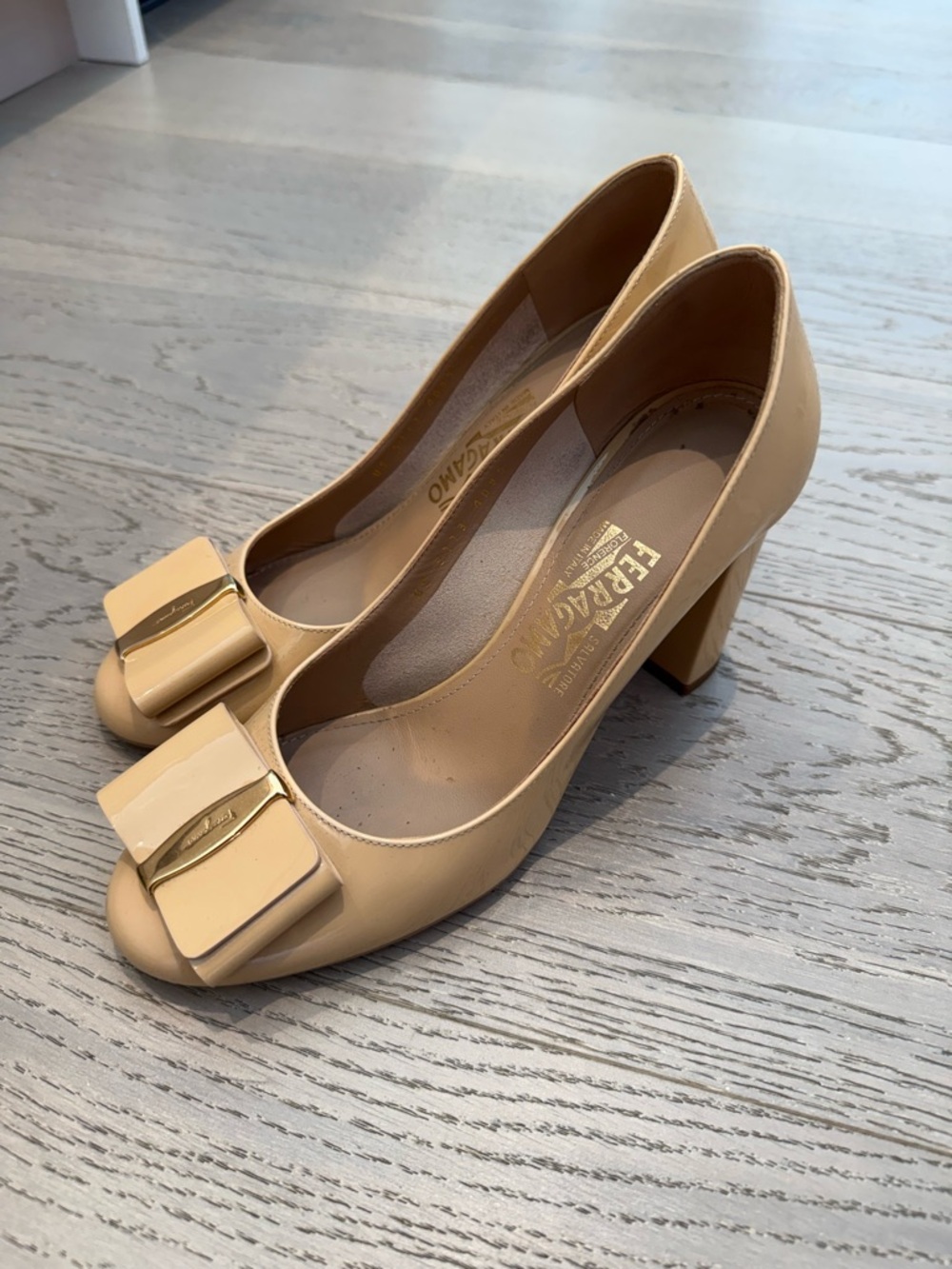 Salvatore Ferragamo Nude Vara Bow Block Heels